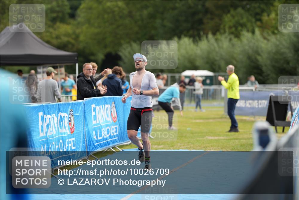 30.08.2026 - Elbe Triathlon Hamburg LAZAROV Photography http://msf.ph/oto/10026709 30.08.2026 09:57:48 Ziel 226 meine-sportfotos.de