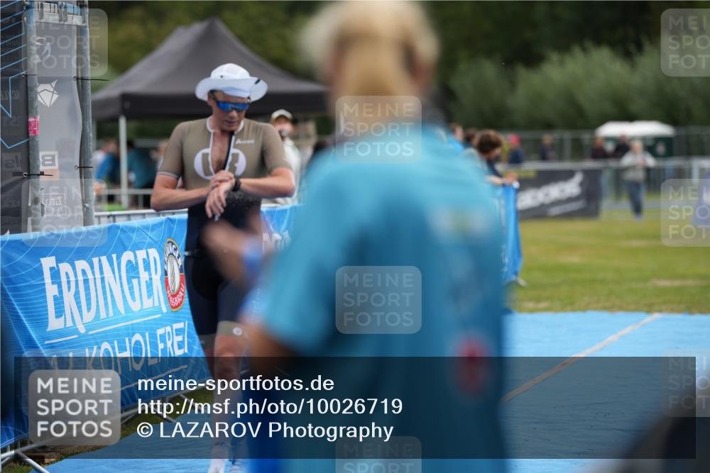30.08.2026 - Elbe Triathlon Hamburg LAZAROV Photography http://msf.ph/oto/10026719 30.08.2026 09:59:02 Ziel 247 meine-sportfotos.de
