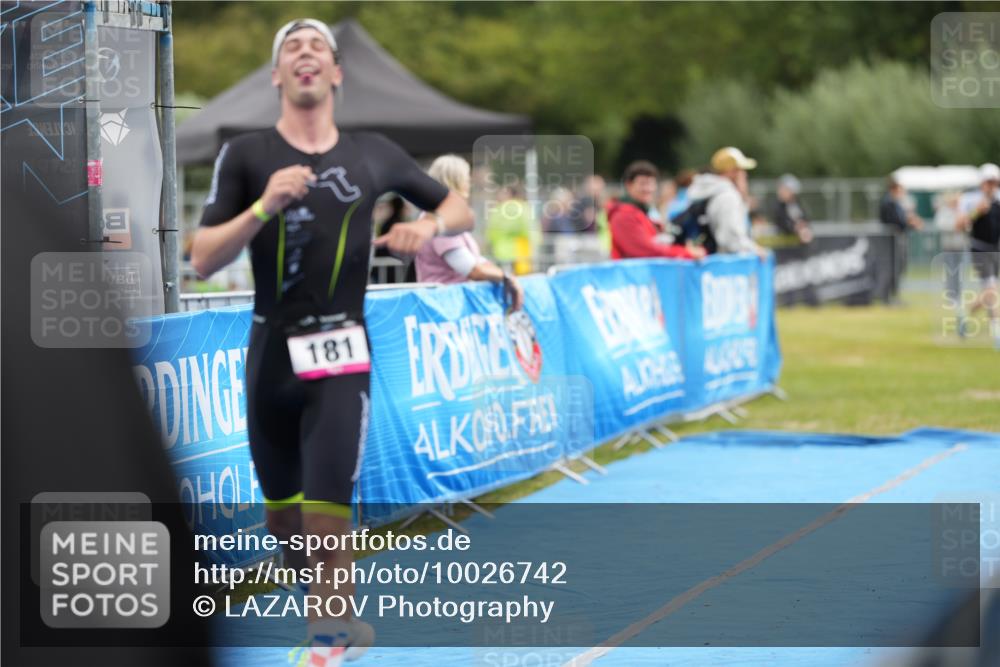 30.08.2026 - Elbe Triathlon Hamburg LAZAROV Photography http://msf.ph/oto/10026742 30.08.2026 10:10:04 Ziel 181, 240 meine-sportfotos.de