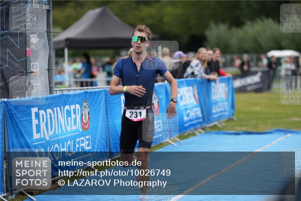 30.08.2026 - Elbe Triathlon Hamburg LAZAROV Photography http://msf.ph/oto/10026749 30.08.2026 10:12:26 Ziel 231 meine-sportfotos.de