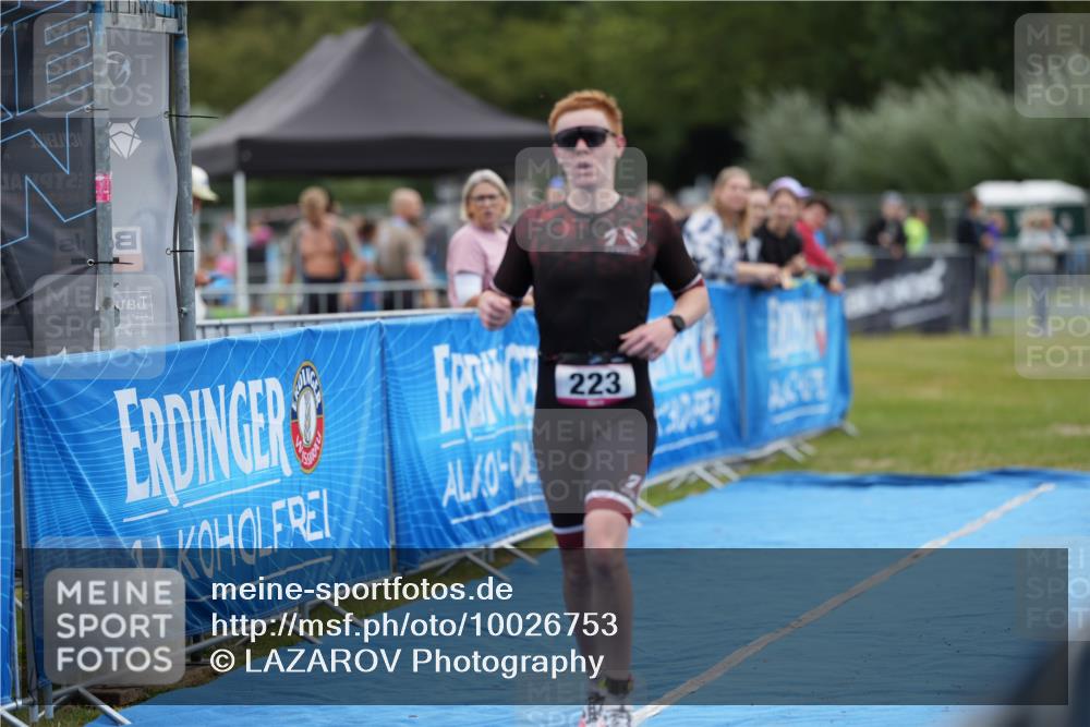 30.08.2026 - Elbe Triathlon Hamburg LAZAROV Photography http://msf.ph/oto/10026753 30.08.2026 10:12:53 Ziel 223 meine-sportfotos.de