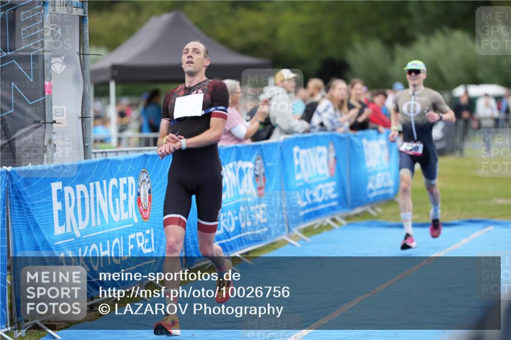 30.08.2026 - Elbe Triathlon Hamburg LAZAROV Photography http://msf.ph/oto/10026756 30.08.2026 10:13:41 Ziel 220, 227 meine-sportfotos.de