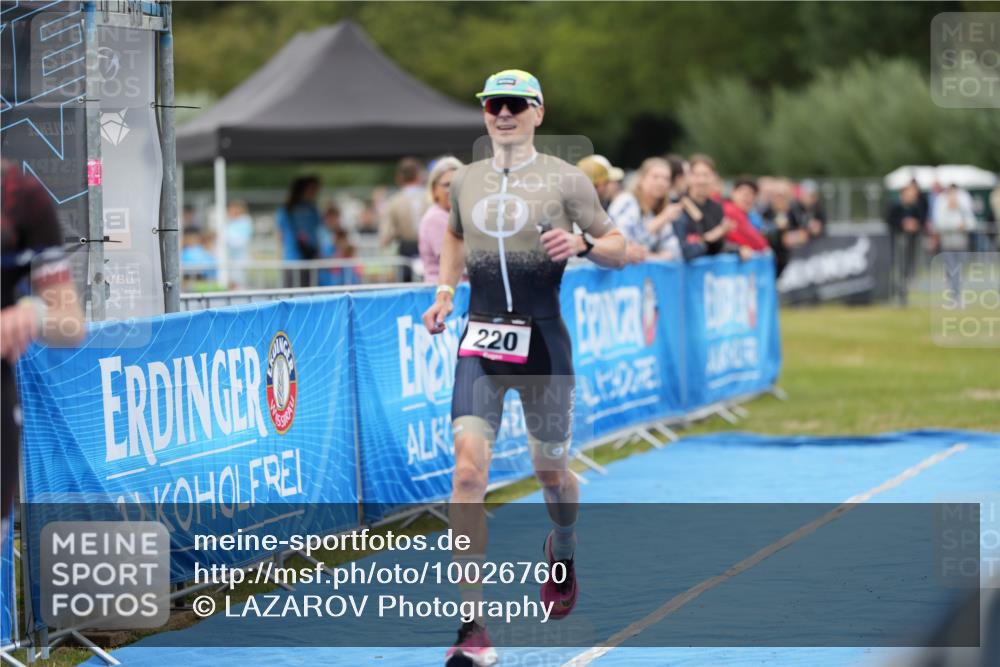 30.08.2026 - Elbe Triathlon Hamburg LAZAROV Photography http://msf.ph/oto/10026760 30.08.2026 10:13:42 Ziel 220, 227 meine-sportfotos.de