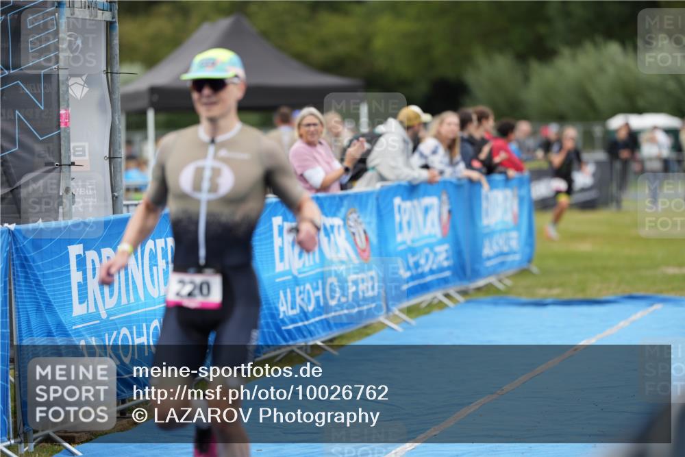 30.08.2026 - Elbe Triathlon Hamburg LAZAROV Photography http://msf.ph/oto/10026762 30.08.2026 10:13:43 Ziel 220, 227 meine-sportfotos.de