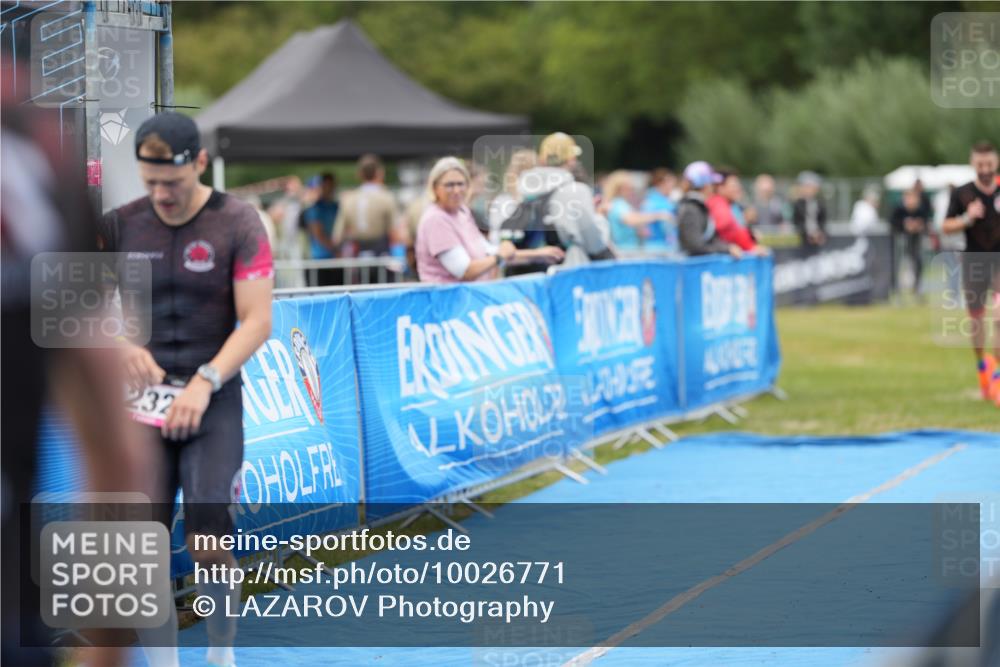 30.08.2026 - Elbe Triathlon Hamburg LAZAROV Photography http://msf.ph/oto/10026771 30.08.2026 10:14:32 Ziel 232, 238 meine-sportfotos.de