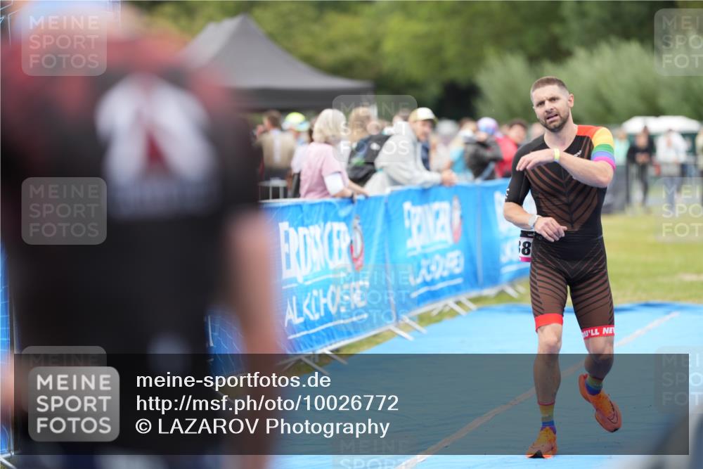 30.08.2026 - Elbe Triathlon Hamburg LAZAROV Photography http://msf.ph/oto/10026772 30.08.2026 10:14:37 Ziel 238 meine-sportfotos.de