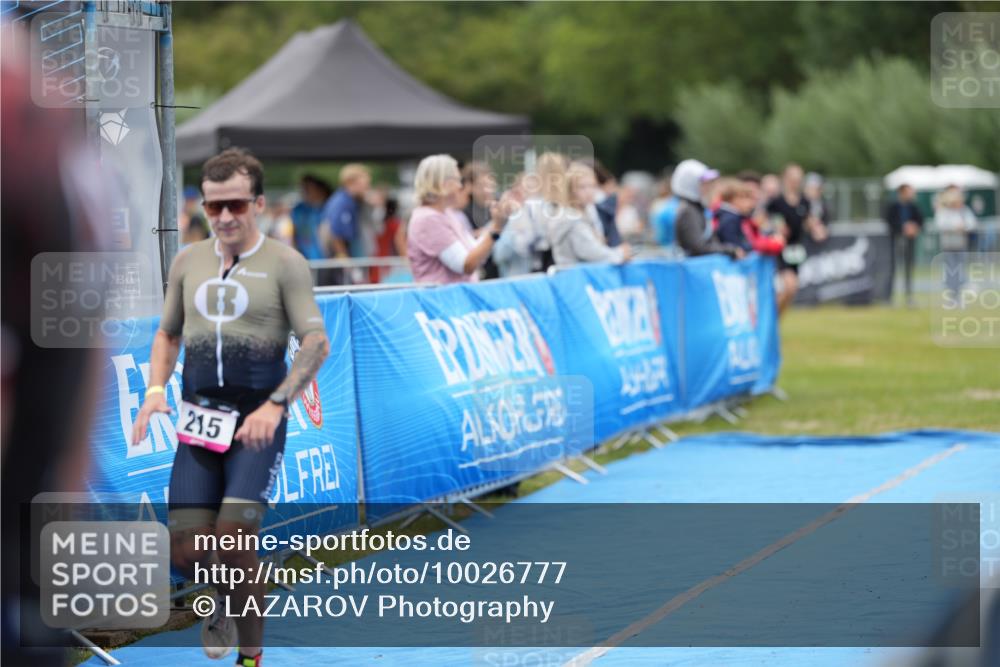 30.08.2026 - Elbe Triathlon Hamburg LAZAROV Photography http://msf.ph/oto/10026777 30.08.2026 10:15:34 Ziel 215 meine-sportfotos.de