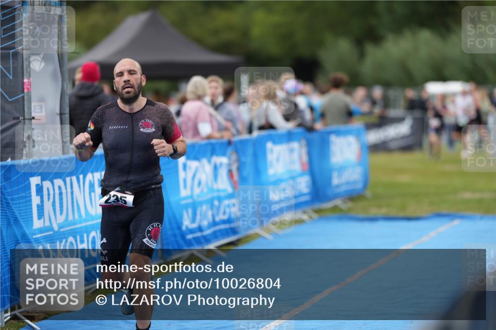 30.08.2026 - Elbe Triathlon Hamburg LAZAROV Photography http://msf.ph/oto/10026804 30.08.2026 10:18:56 Ziel 235 meine-sportfotos.de