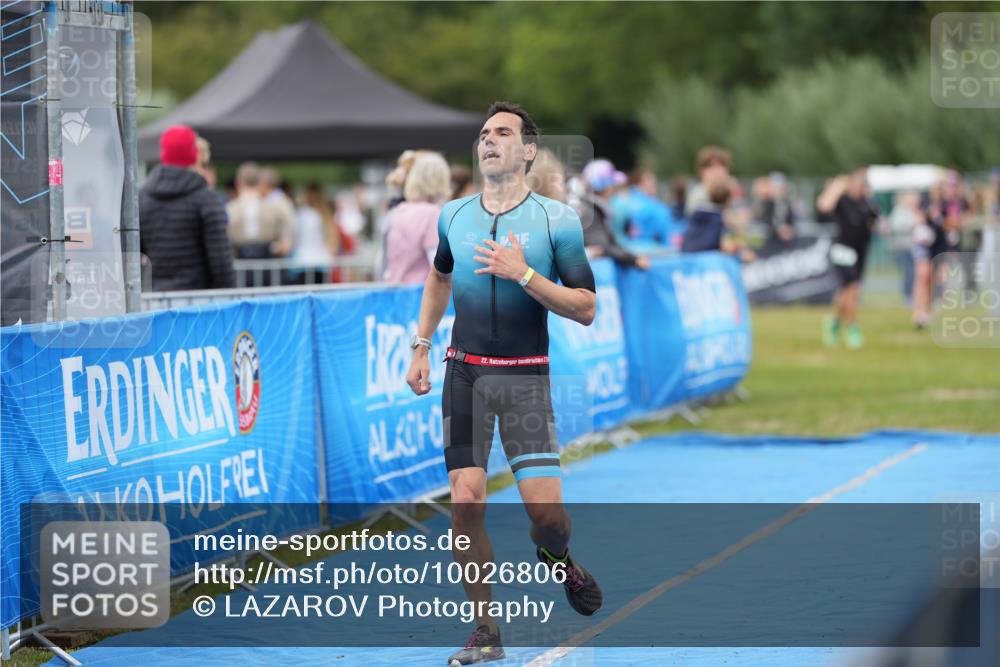 30.08.2026 - Elbe Triathlon Hamburg LAZAROV Photography http://msf.ph/oto/10026806 30.08.2026 10:19:11 Ziel 211 meine-sportfotos.de