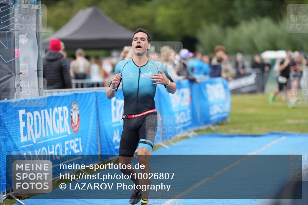 30.08.2026 - Elbe Triathlon Hamburg LAZAROV Photography http://msf.ph/oto/10026807 30.08.2026 10:19:11 Ziel 211 meine-sportfotos.de