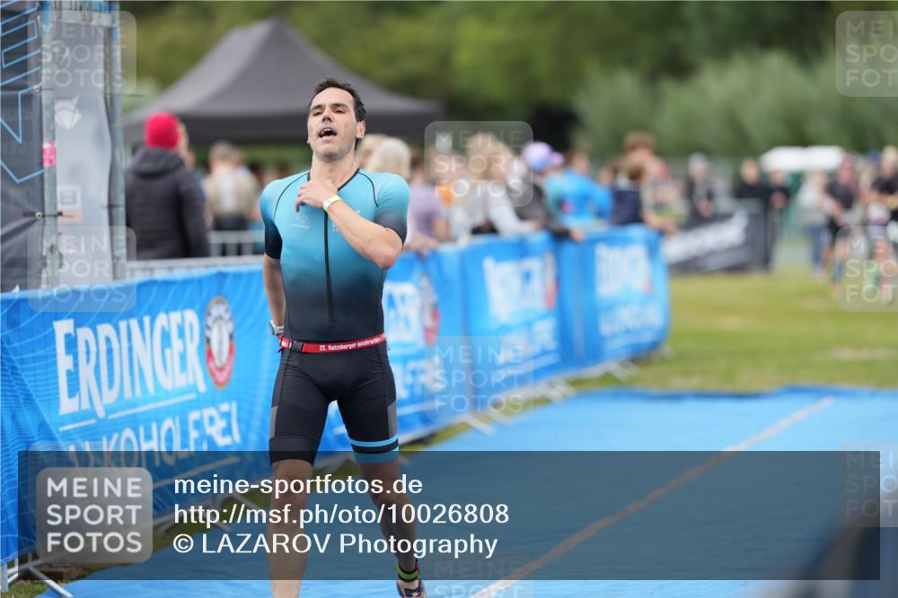 30.08.2026 - Elbe Triathlon Hamburg LAZAROV Photography http://msf.ph/oto/10026808 30.08.2026 10:19:12 Ziel 211 meine-sportfotos.de