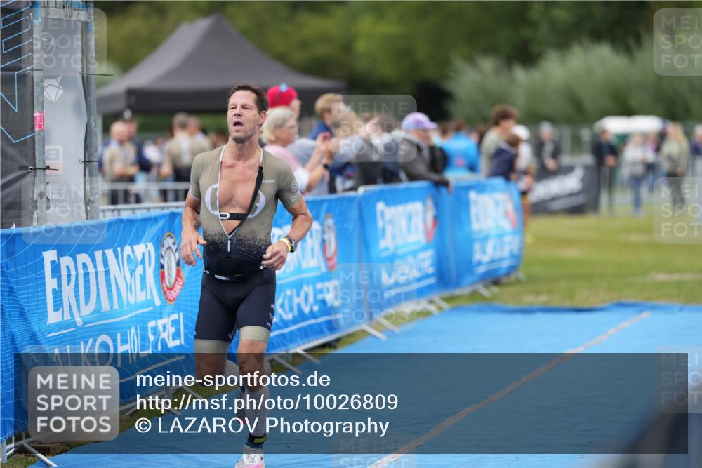 30.08.2026 - Elbe Triathlon Hamburg LAZAROV Photography http://msf.ph/oto/10026809 30.08.2026 10:19:41 Ziel 222 meine-sportfotos.de