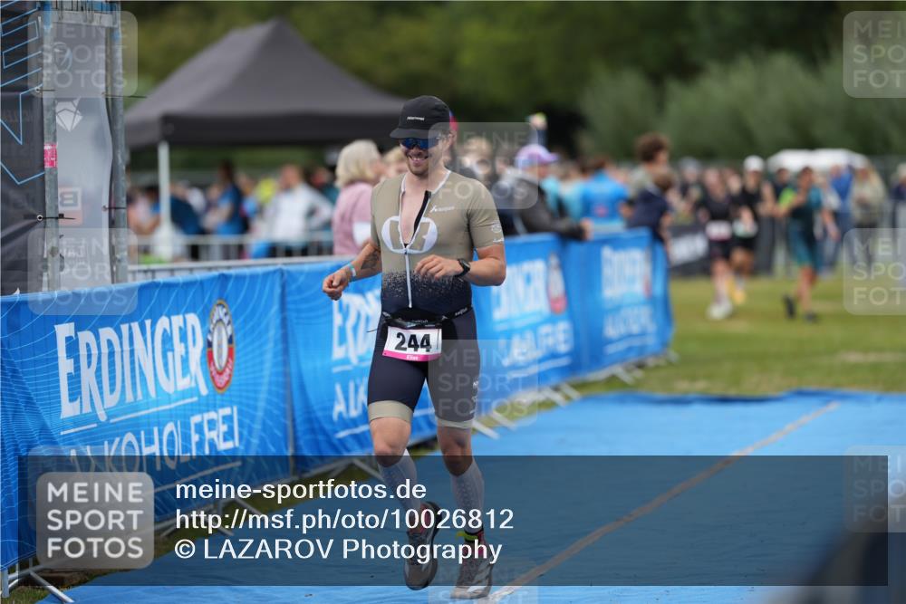 30.08.2026 - Elbe Triathlon Hamburg LAZAROV Photography http://msf.ph/oto/10026812 30.08.2026 10:20:06 Ziel 244 meine-sportfotos.de