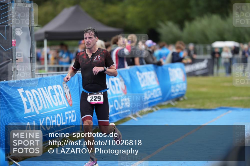30.08.2026 - Elbe Triathlon Hamburg LAZAROV Photography http://msf.ph/oto/10026818 30.08.2026 10:21:10 Ziel 229 meine-sportfotos.de