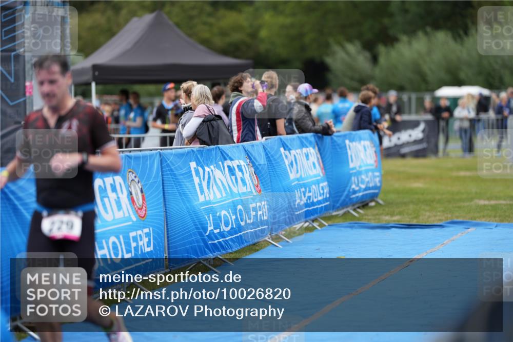 30.08.2026 - Elbe Triathlon Hamburg LAZAROV Photography http://msf.ph/oto/10026820 30.08.2026 10:21:11 Ziel 229 meine-sportfotos.de