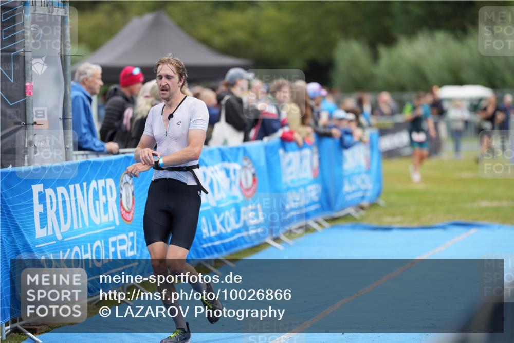 30.08.2026 - Elbe Triathlon Hamburg LAZAROV Photography http://msf.ph/oto/10026866 30.08.2026 10:30:26 Ziel 317 meine-sportfotos.de