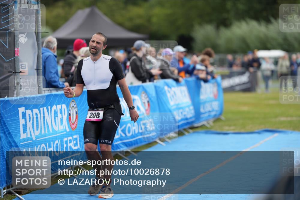 30.08.2026 - Elbe Triathlon Hamburg LAZAROV Photography http://msf.ph/oto/10026878 30.08.2026 10:31:13 Ziel 208 meine-sportfotos.de