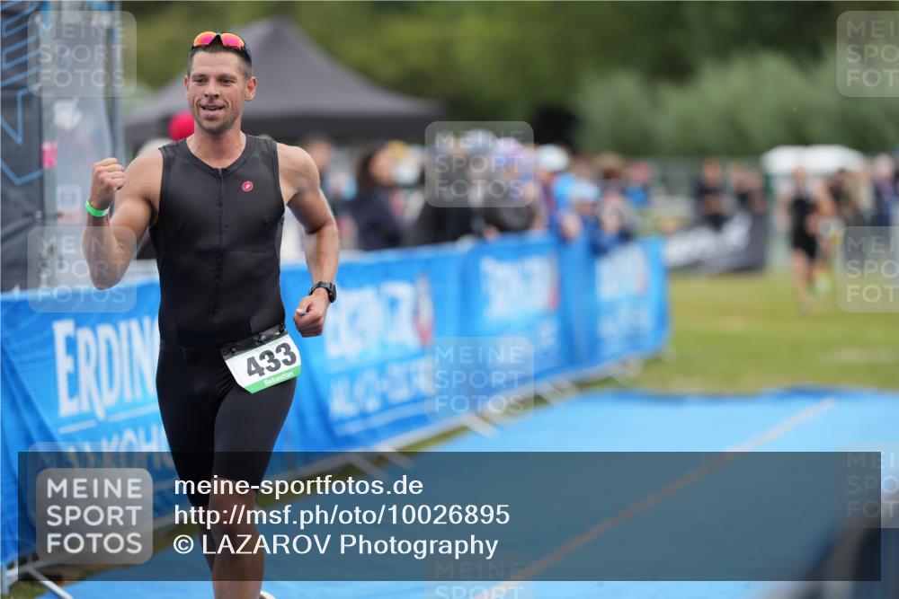30.08.2026 - Elbe Triathlon Hamburg LAZAROV Photography http://msf.ph/oto/10026895 30.08.2026 10:32:52 Ziel 298, 433 meine-sportfotos.de