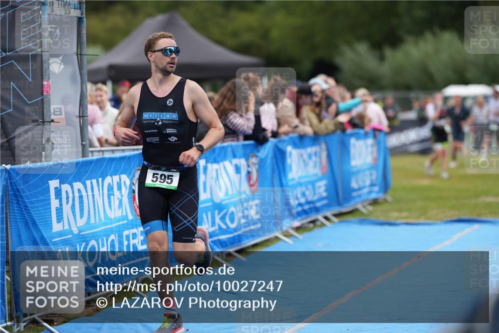 30.08.2026 - Elbe Triathlon Hamburg LAZAROV Photography http://msf.ph/oto/10027247 30.08.2026 10:56:37 Ziel 595, 689, 1894 meine-sportfotos.de