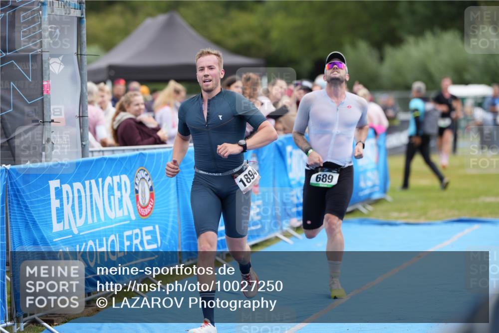 30.08.2026 - Elbe Triathlon Hamburg LAZAROV Photography http://msf.ph/oto/10027250 30.08.2026 10:56:45 Ziel 550, 689, 1894 meine-sportfotos.de