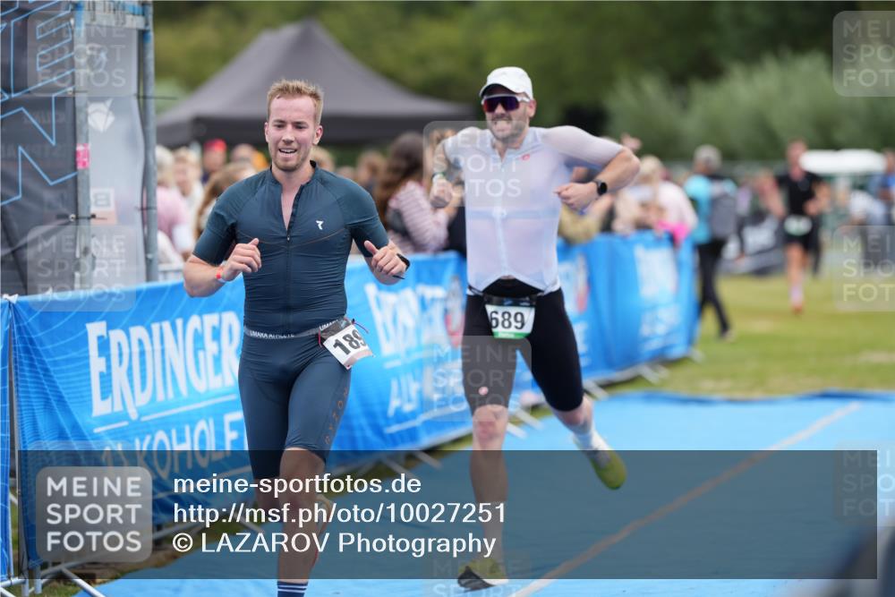 30.08.2026 - Elbe Triathlon Hamburg LAZAROV Photography http://msf.ph/oto/10027251 30.08.2026 10:56:45 Ziel 550, 689, 1894 meine-sportfotos.de