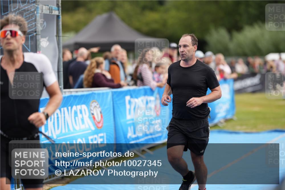 30.08.2026 - Elbe Triathlon Hamburg LAZAROV Photography http://msf.ph/oto/10027345 30.08.2026 11:00:58 Ziel 498, 676, 987 meine-sportfotos.de