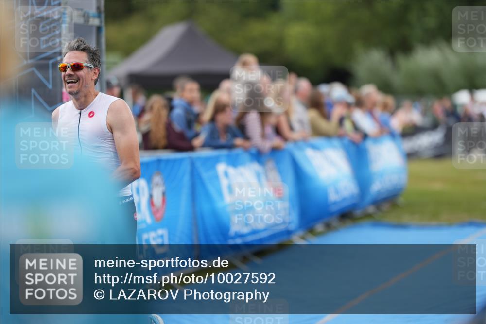 30.08.2026 - Elbe Triathlon Hamburg LAZAROV Photography http://msf.ph/oto/10027592 30.08.2026 11:11:44 Ziel 700 meine-sportfotos.de