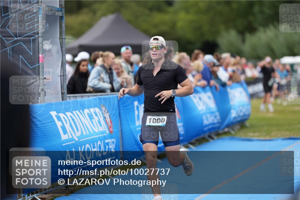 30.08.2026 - Elbe Triathlon Hamburg LAZAROV Photography http://msf.ph/oto/10027737 30.08.2026 11:16:34 Ziel 1000 meine-sportfotos.de