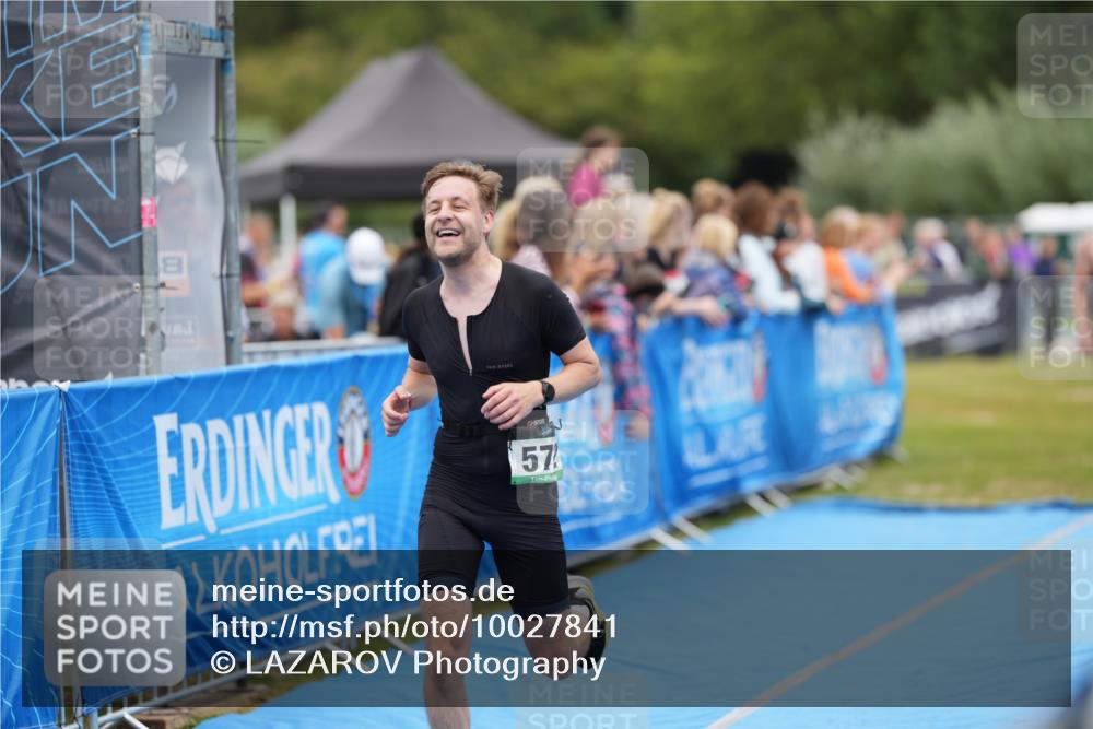 30.08.2026 - Elbe Triathlon Hamburg LAZAROV Photography http://msf.ph/oto/10027841 30.08.2026 11:20:04 Ziel 572, 725, 1071 meine-sportfotos.de