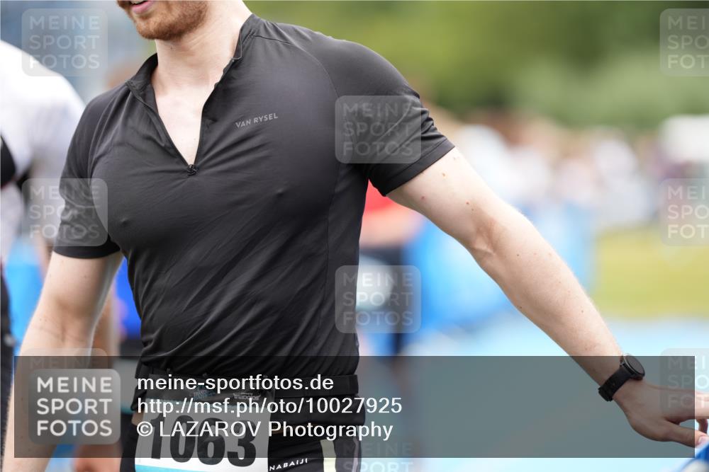 30.08.2026 - Elbe Triathlon Hamburg LAZAROV Photography http://msf.ph/oto/10027925 30.08.2026 11:22:36 Ziel 853, 1069, 1102 meine-sportfotos.de