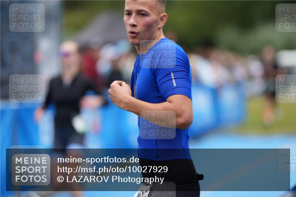 30.08.2026 - Elbe Triathlon Hamburg LAZAROV Photography http://msf.ph/oto/10027929 30.08.2026 11:22:42 Ziel 455, 853, 1210 meine-sportfotos.de