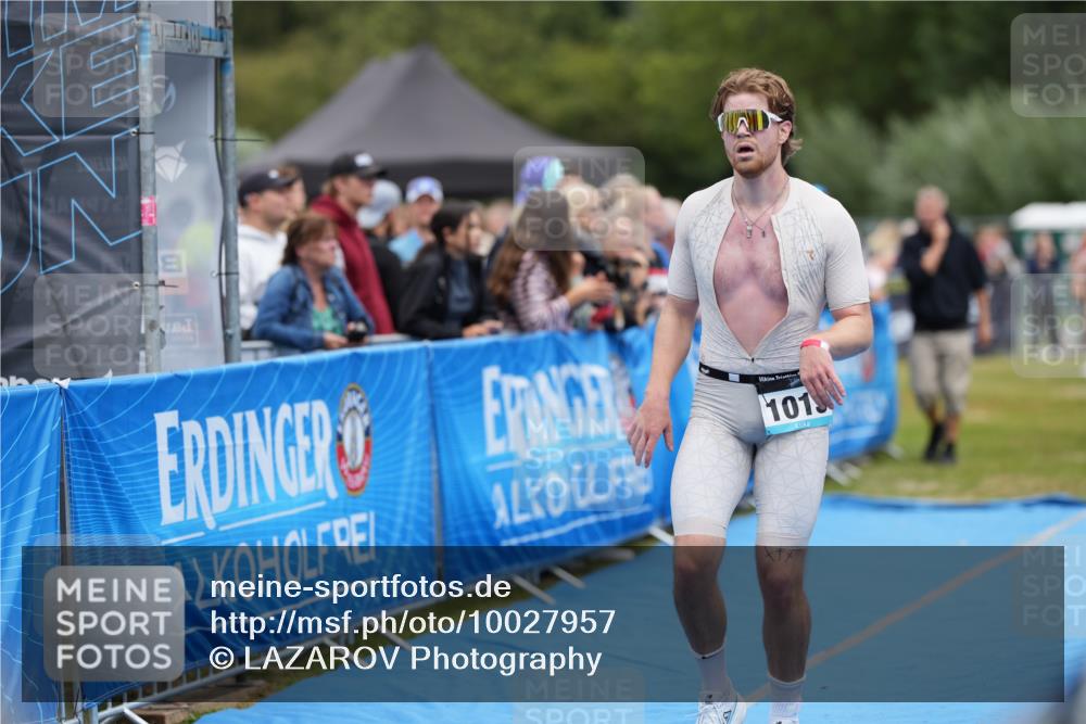 30.08.2026 - Elbe Triathlon Hamburg LAZAROV Photography http://msf.ph/oto/10027957 30.08.2026 11:23:46 Ziel 988, 1015, 1138 meine-sportfotos.de