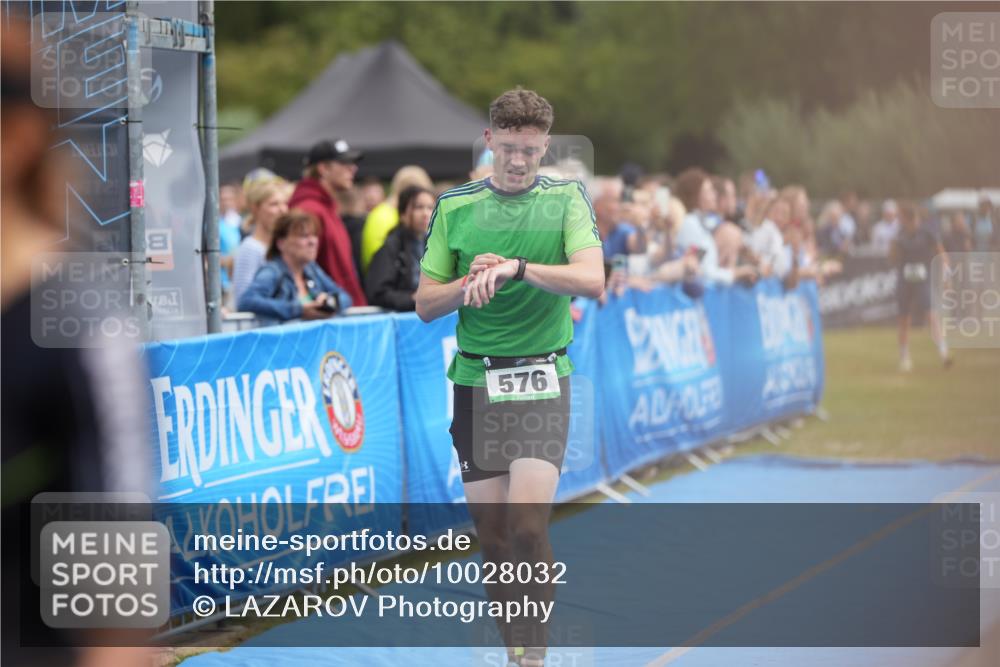 30.08.2026 - Elbe Triathlon Hamburg LAZAROV Photography http://msf.ph/oto/10028032 30.08.2026 11:25:53 Ziel 556, 576, 948, 1219 meine-sportfotos.de