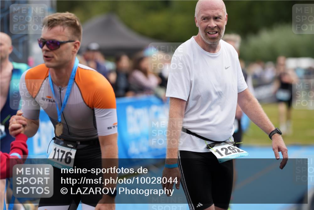 30.08.2026 - Elbe Triathlon Hamburg LAZAROV Photography http://msf.ph/oto/10028044 30.08.2026 11:26:23 Ziel 1079, 1198, 1217 meine-sportfotos.de