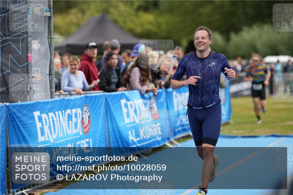30.08.2026 - Elbe Triathlon Hamburg LAZAROV Photography http://msf.ph/oto/10028059 30.08.2026 11:26:56 Ziel 702, 1203, 1275 meine-sportfotos.de