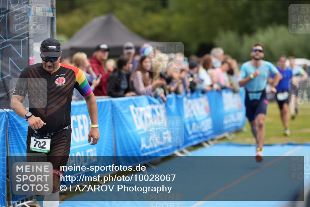 30.08.2026 - Elbe Triathlon Hamburg LAZAROV Photography http://msf.ph/oto/10028067 30.08.2026 11:27:03 Ziel 702, 1110, 1172, 1194, 1275 meine-sportfotos.de