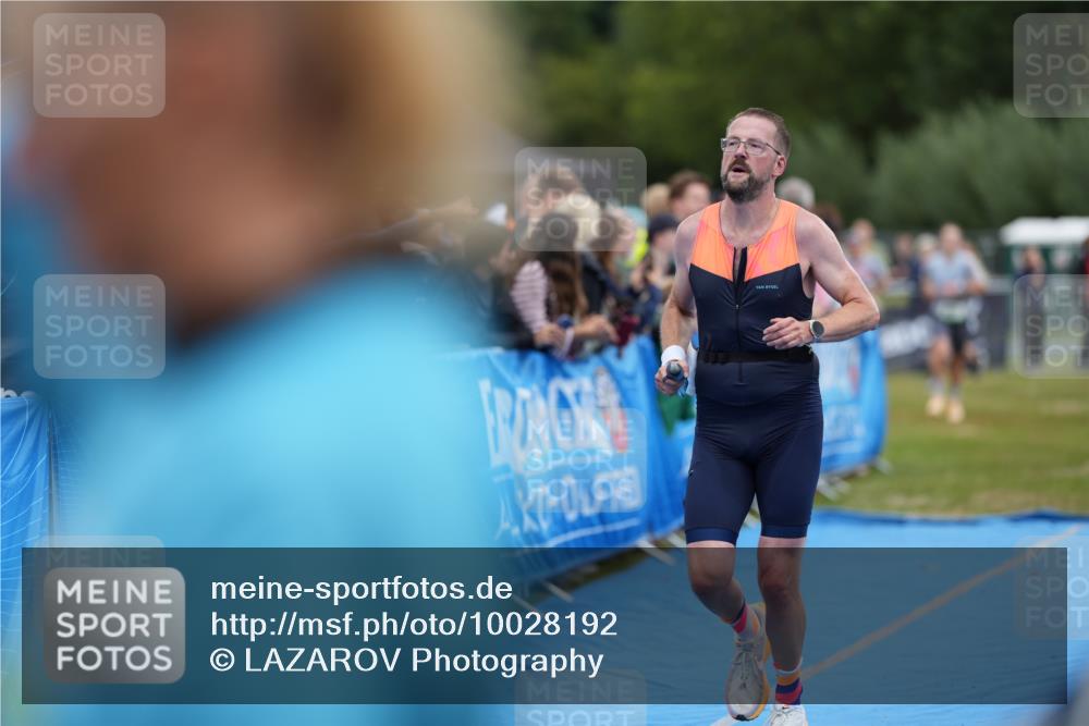 30.08.2026 - Elbe Triathlon Hamburg LAZAROV Photography http://msf.ph/oto/10028192 30.08.2026 11:31:41 Ziel 881, 1228 meine-sportfotos.de