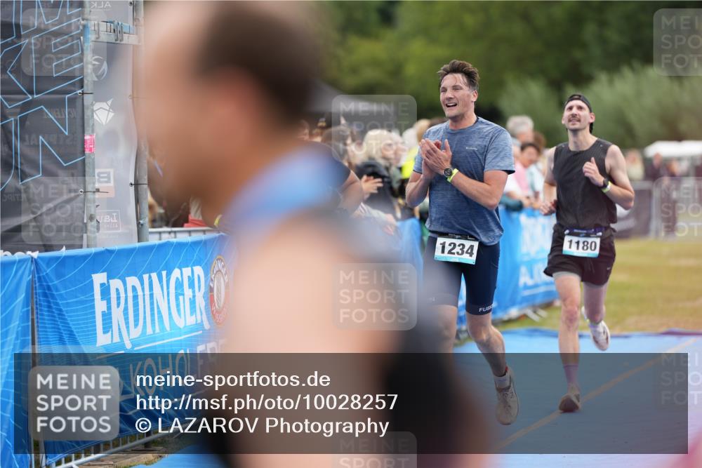 30.08.2026 - Elbe Triathlon Hamburg LAZAROV Photography http://msf.ph/oto/10028257 30.08.2026 11:34:04 Ziel 1166, 1180, 1234, 1452 meine-sportfotos.de