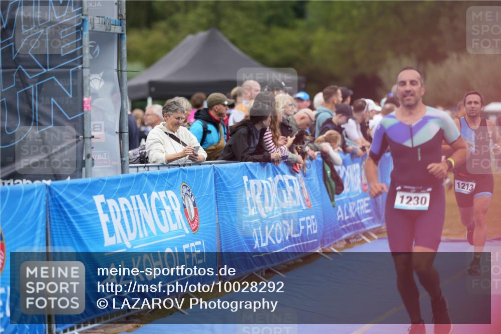 30.08.2026 - Elbe Triathlon Hamburg LAZAROV Photography http://msf.ph/oto/10028292 30.08.2026 11:35:06 Ziel 1213, 1230 meine-sportfotos.de