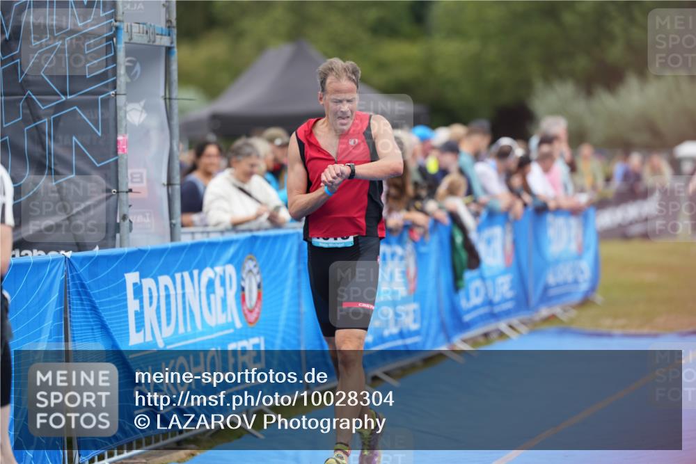 30.08.2026 - Elbe Triathlon Hamburg LAZAROV Photography http://msf.ph/oto/10028304 30.08.2026 11:35:24 Ziel 780, 831, 1318 meine-sportfotos.de