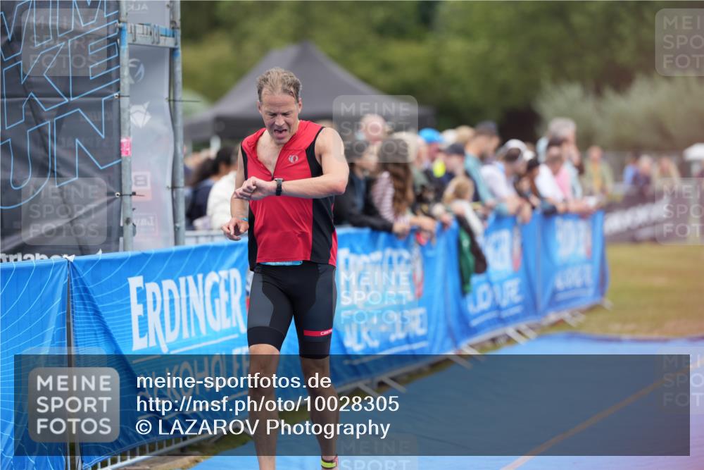 30.08.2026 - Elbe Triathlon Hamburg LAZAROV Photography http://msf.ph/oto/10028305 30.08.2026 11:35:24 Ziel 780, 831, 1318 meine-sportfotos.de