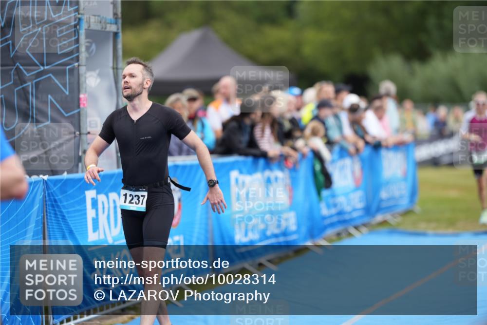 30.08.2026 - Elbe Triathlon Hamburg LAZAROV Photography http://msf.ph/oto/10028314 30.08.2026 11:35:35 Ziel 961, 1177, 1237 meine-sportfotos.de