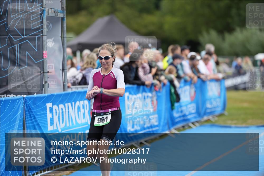 30.08.2026 - Elbe Triathlon Hamburg LAZAROV Photography http://msf.ph/oto/10028317 30.08.2026 11:35:39 Ziel 961 meine-sportfotos.de