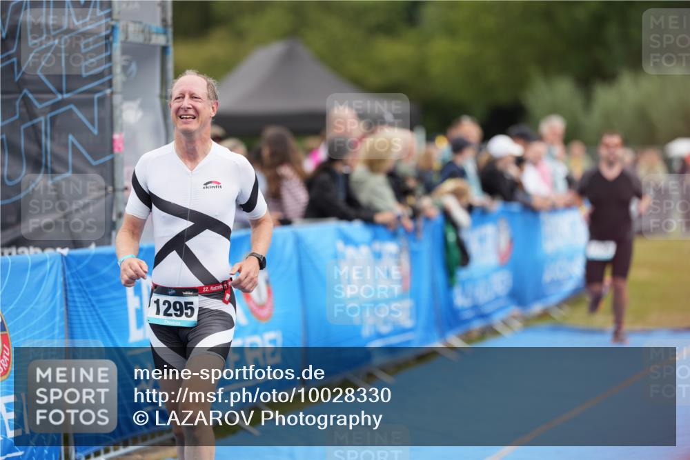 30.08.2026 - Elbe Triathlon Hamburg LAZAROV Photography http://msf.ph/oto/10028330 30.08.2026 11:36:04 Ziel 929, 1139, 1295, 1305 meine-sportfotos.de