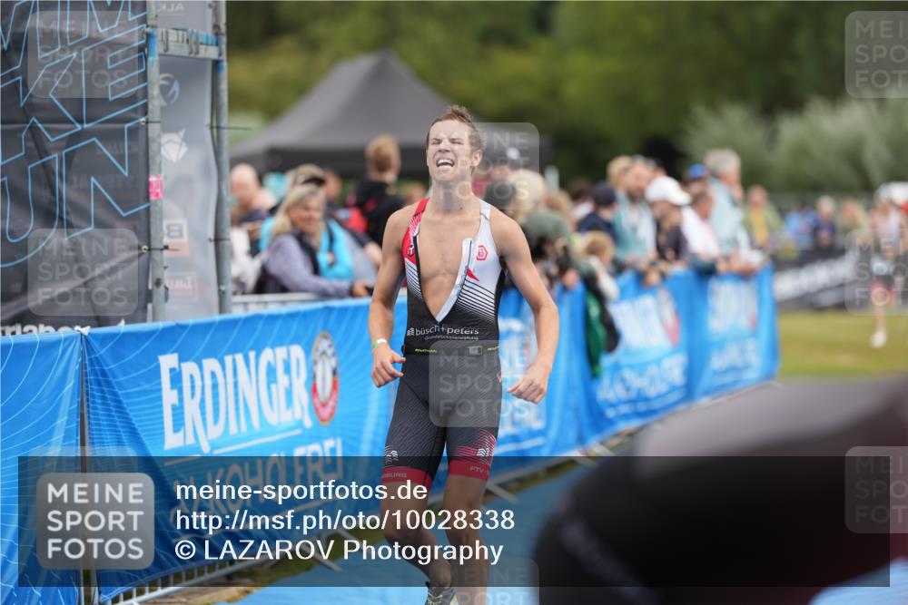 30.08.2026 - Elbe Triathlon Hamburg LAZAROV Photography http://msf.ph/oto/10028338 30.08.2026 11:36:19 Ziel 1446, 1447 meine-sportfotos.de