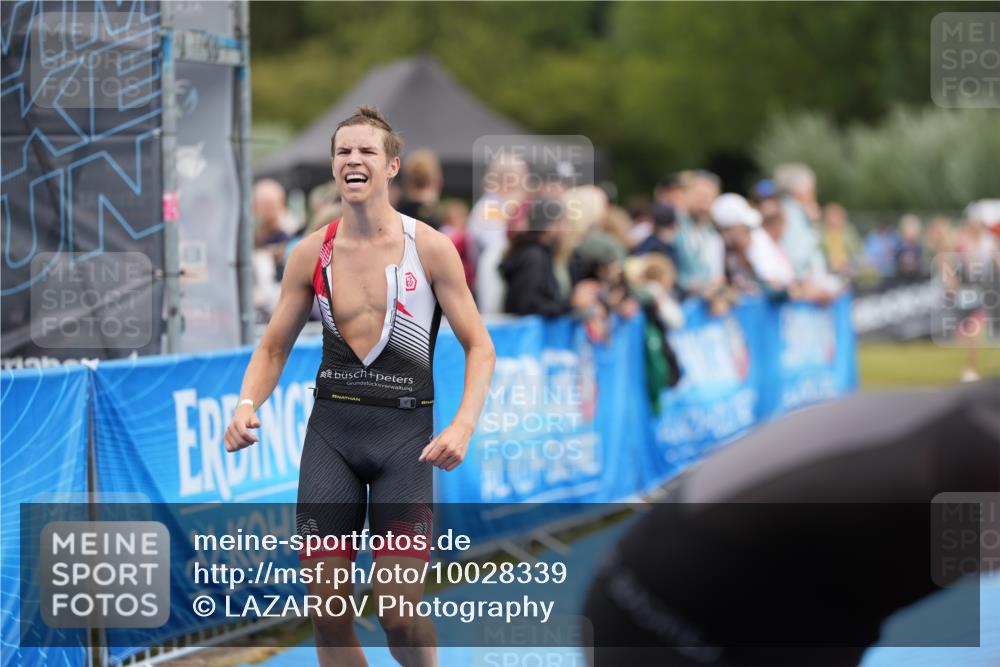30.08.2026 - Elbe Triathlon Hamburg LAZAROV Photography http://msf.ph/oto/10028339 30.08.2026 11:36:19 Ziel 1446, 1447 meine-sportfotos.de