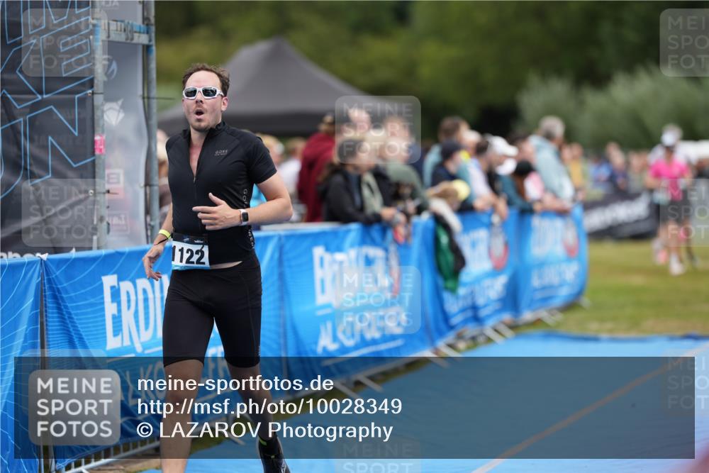 30.08.2026 - Elbe Triathlon Hamburg LAZAROV Photography http://msf.ph/oto/10028349 30.08.2026 11:37:15 Ziel 800, 1122, 1341 meine-sportfotos.de