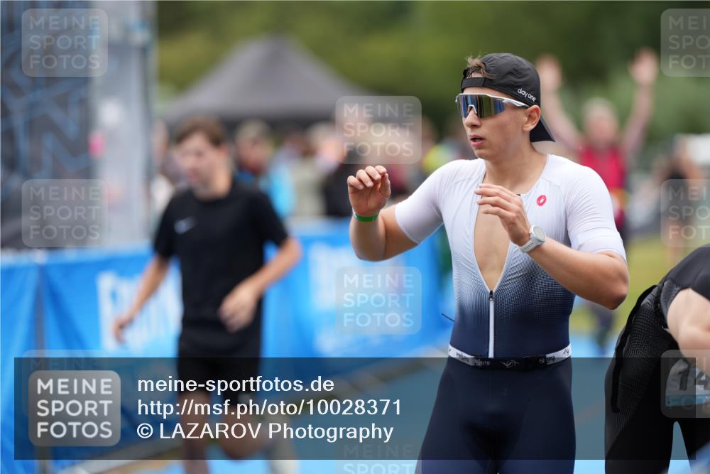 30.08.2026 - Elbe Triathlon Hamburg LAZAROV Photography http://msf.ph/oto/10028371 30.08.2026 11:37:54 Ziel 696, 726, 757, 759, 1298, 1374 meine-sportfotos.de