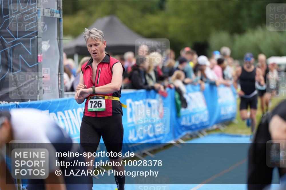 30.08.2026 - Elbe Triathlon Hamburg LAZAROV Photography http://msf.ph/oto/10028378 30.08.2026 11:37:57 Ziel 696, 726, 759, 1298, 1374 meine-sportfotos.de