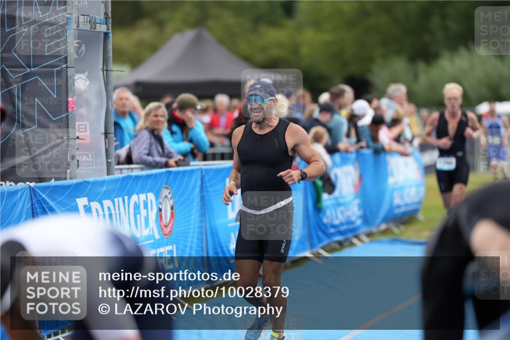 30.08.2026 - Elbe Triathlon Hamburg LAZAROV Photography http://msf.ph/oto/10028379 30.08.2026 11:37:59 Ziel 696, 726, 759, 1298 meine-sportfotos.de